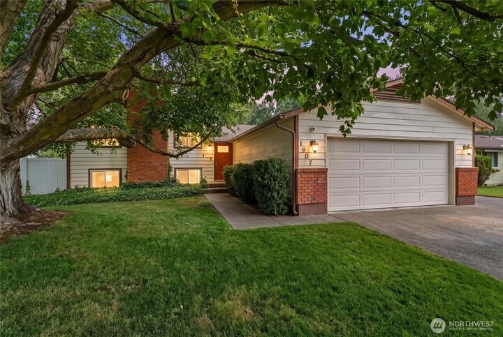 Property Photo:  1907  Sunset Drive  WA 99362 