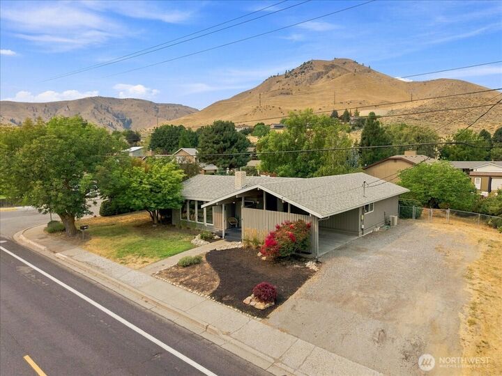 Property Photo:  12 N Western Avenue  WA 98801 