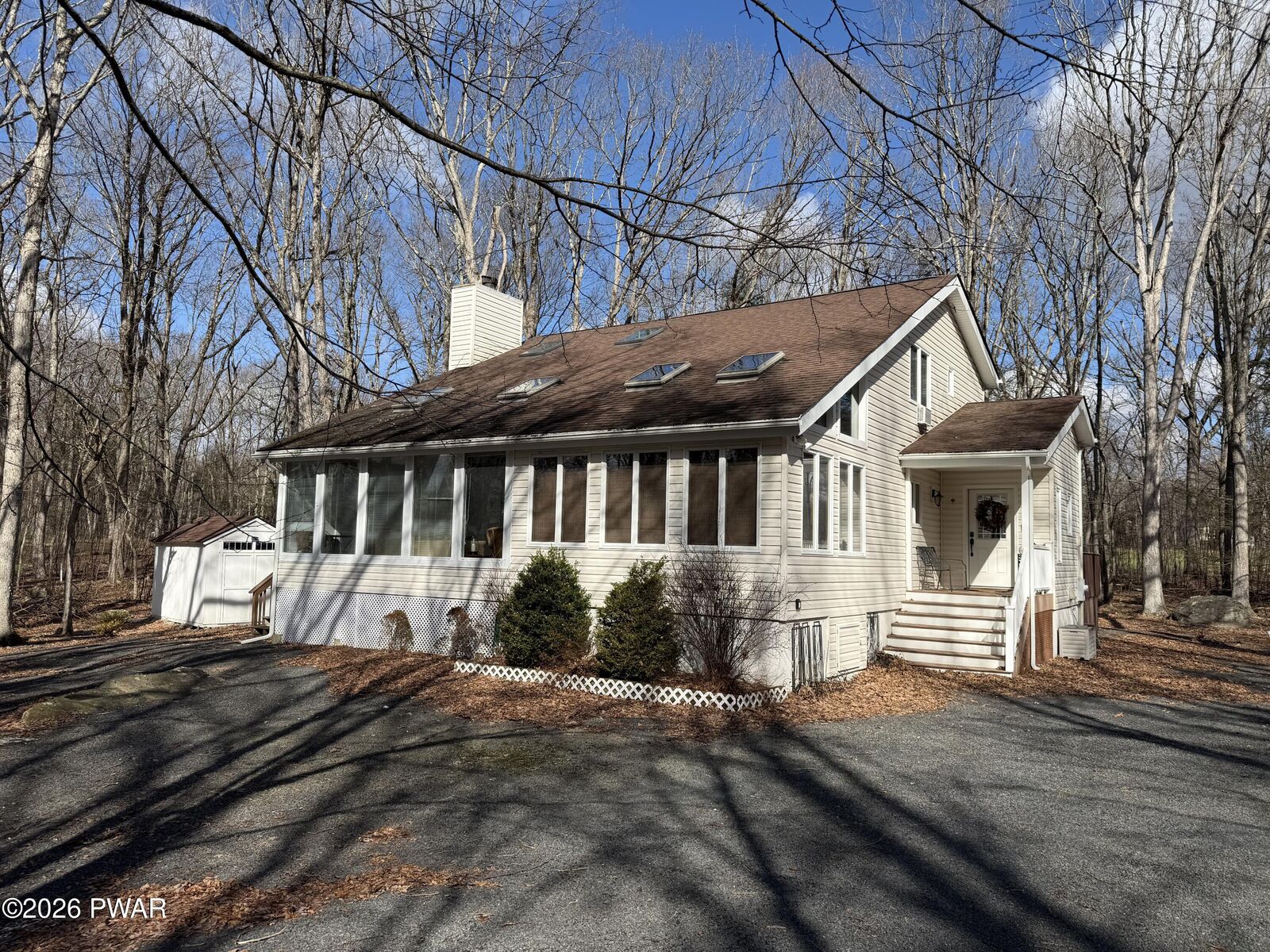 Property Photo: 811 Paddock Court PA 18428
