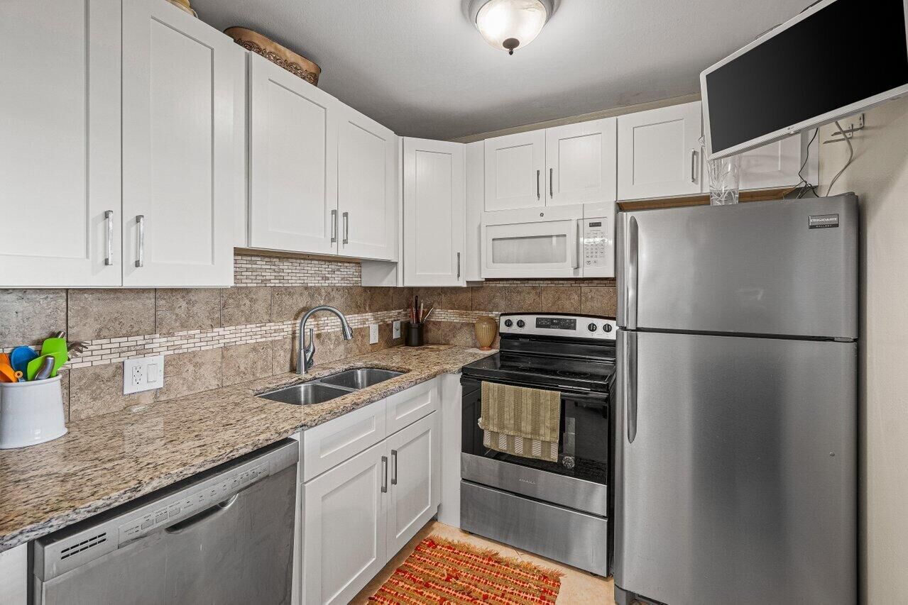 Property Photo:  175 Suffolk E 175  FL 33434 