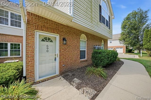 Property Photo:  690 Olde English Circle  MI 48855 