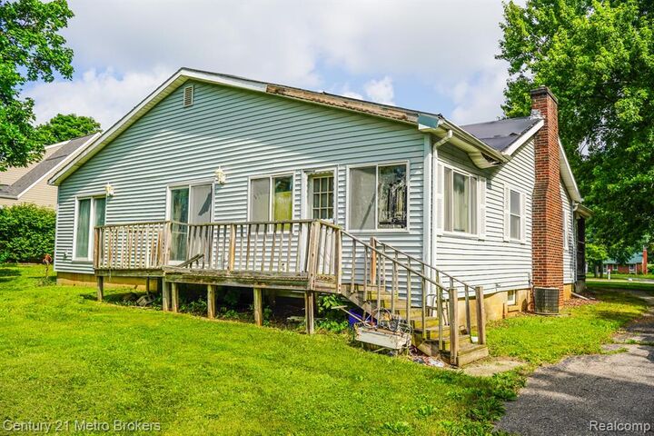 Property Photo:  8294 Davison Road  MI 48423 