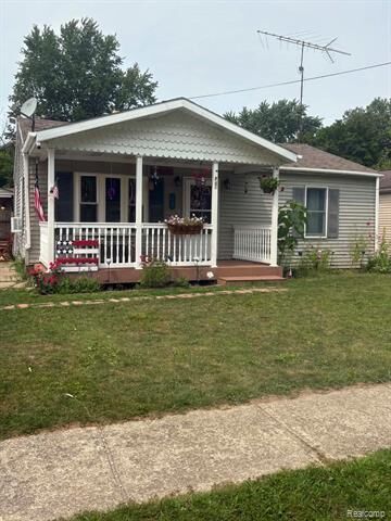 Property Photo:  207 Athletic Street  MI 48463 