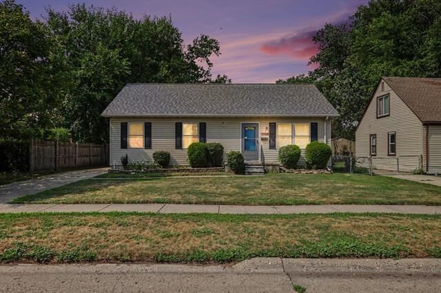 Property Photo:  1753 E Evelyn Avenue  MI 48030 