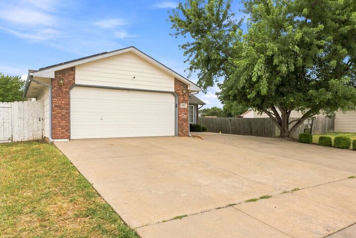Property Photo:  1801 S Smithmoor St  KS 67207 
