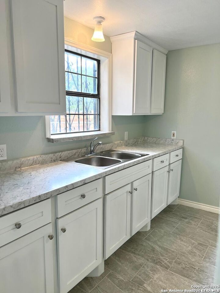 Property Photo:  1218 NW 23rd St 2  TX 78207 