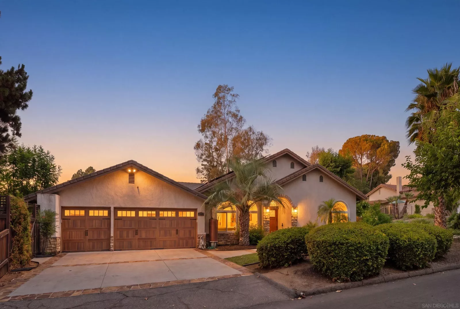 Property Photo: 13126 Silver Saddle Ln CA 92064