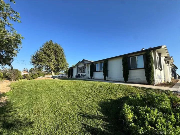 Property Photo:  40450 Calle Cancion  CA 92592 