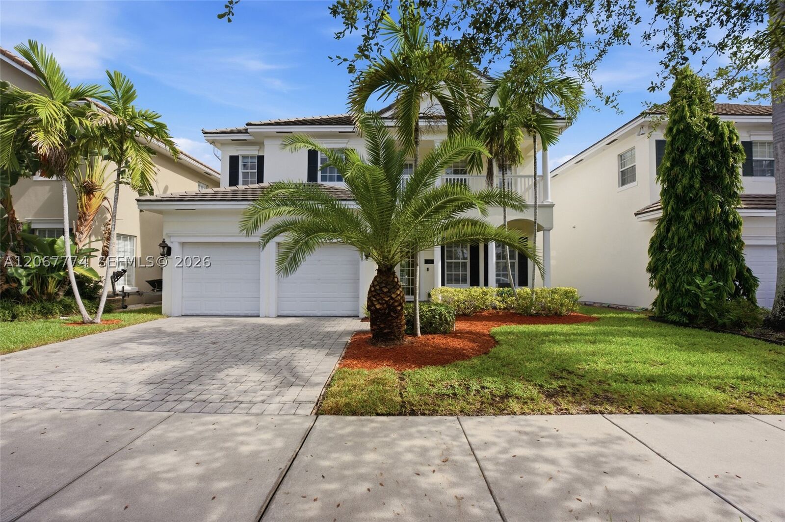 Property Photo: 1419 SW 21st Ct FL 33315