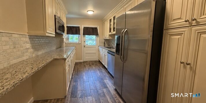 Property Photo: 20 North Street 1-1 CT 06902