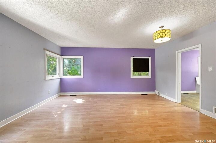 Property Photo: 2204 Lorne Avenue SK S7J 0R9