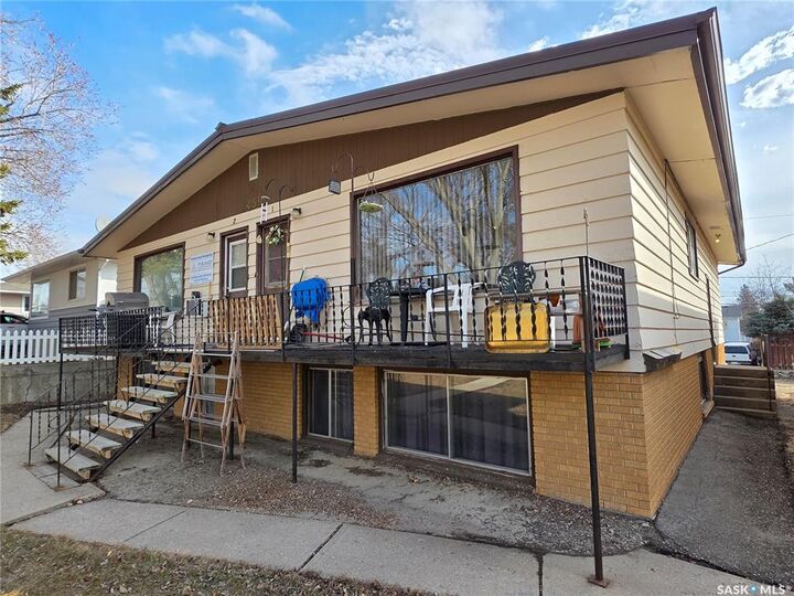 Property Photo: 459 6th Avenue NW SK S9H 0Y2