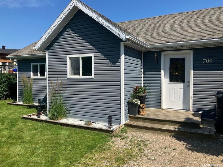 Property Photo:  709 6th Avenue W  SK S0E 1E0 