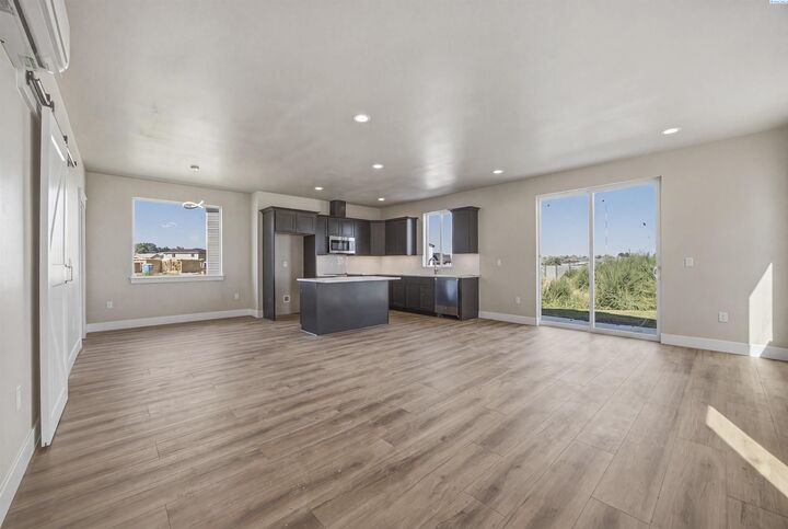 Property Photo: 205 Victoria Street WA 98930