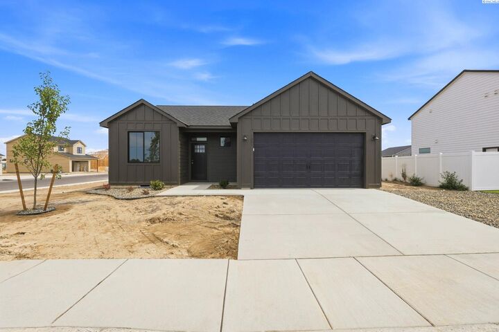 Property Photo:  1201 Topaz Ave  WA 98930 