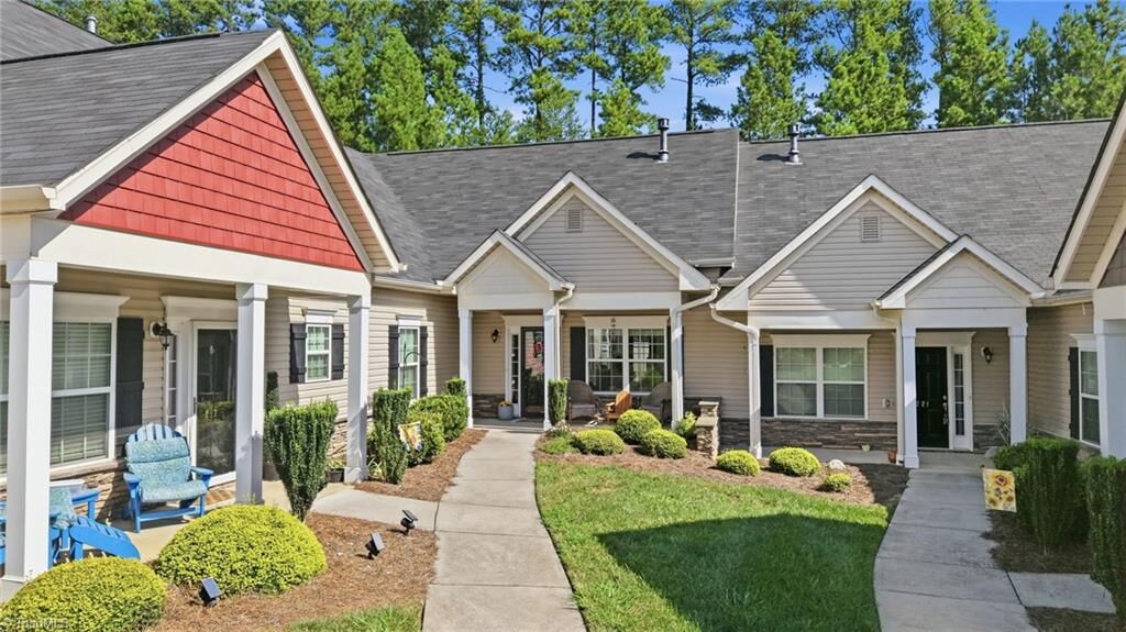 Property Photo: 219 Hawks Nest Circle NC 27012