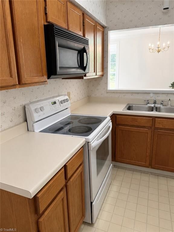 Property Photo: 324 Meadows Circle NC 27104
