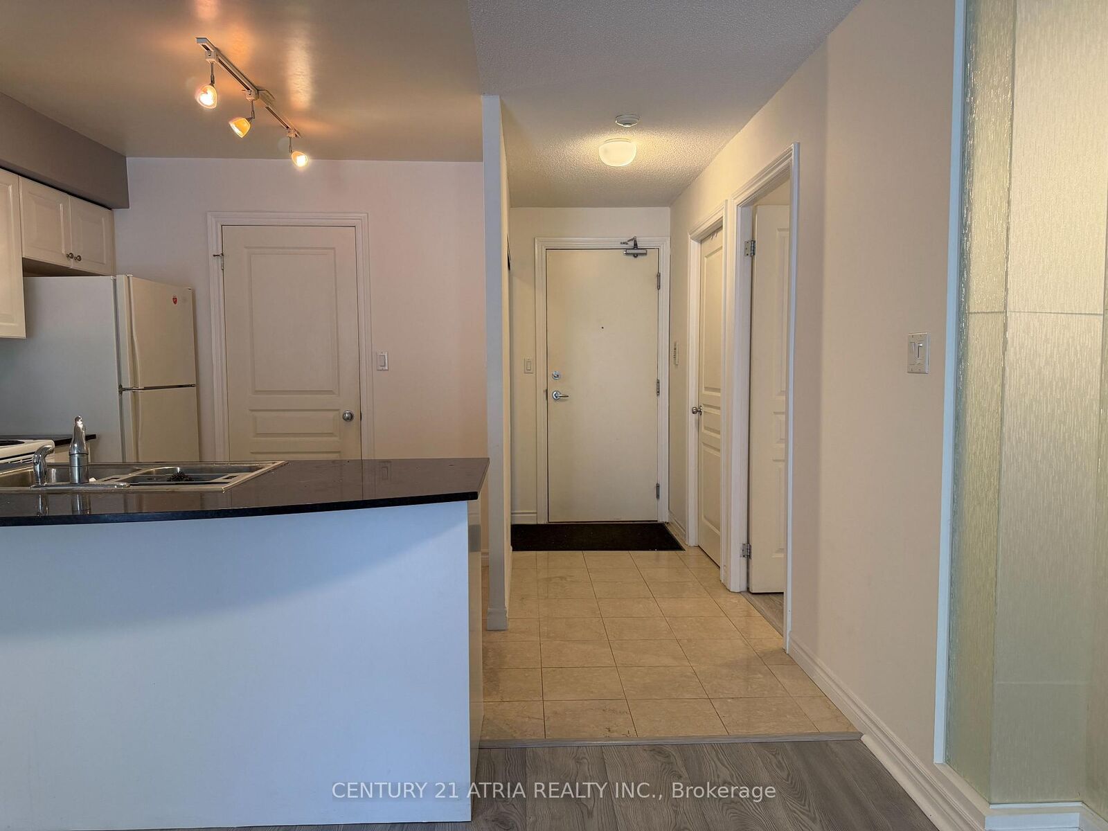 Property Photo: 801 Bay Street 602 ON M5S 1Y9