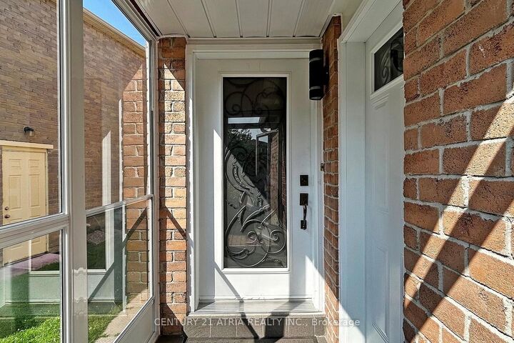 Property Photo:  92 Jaffray Road Upper  ON L3S 1G9 