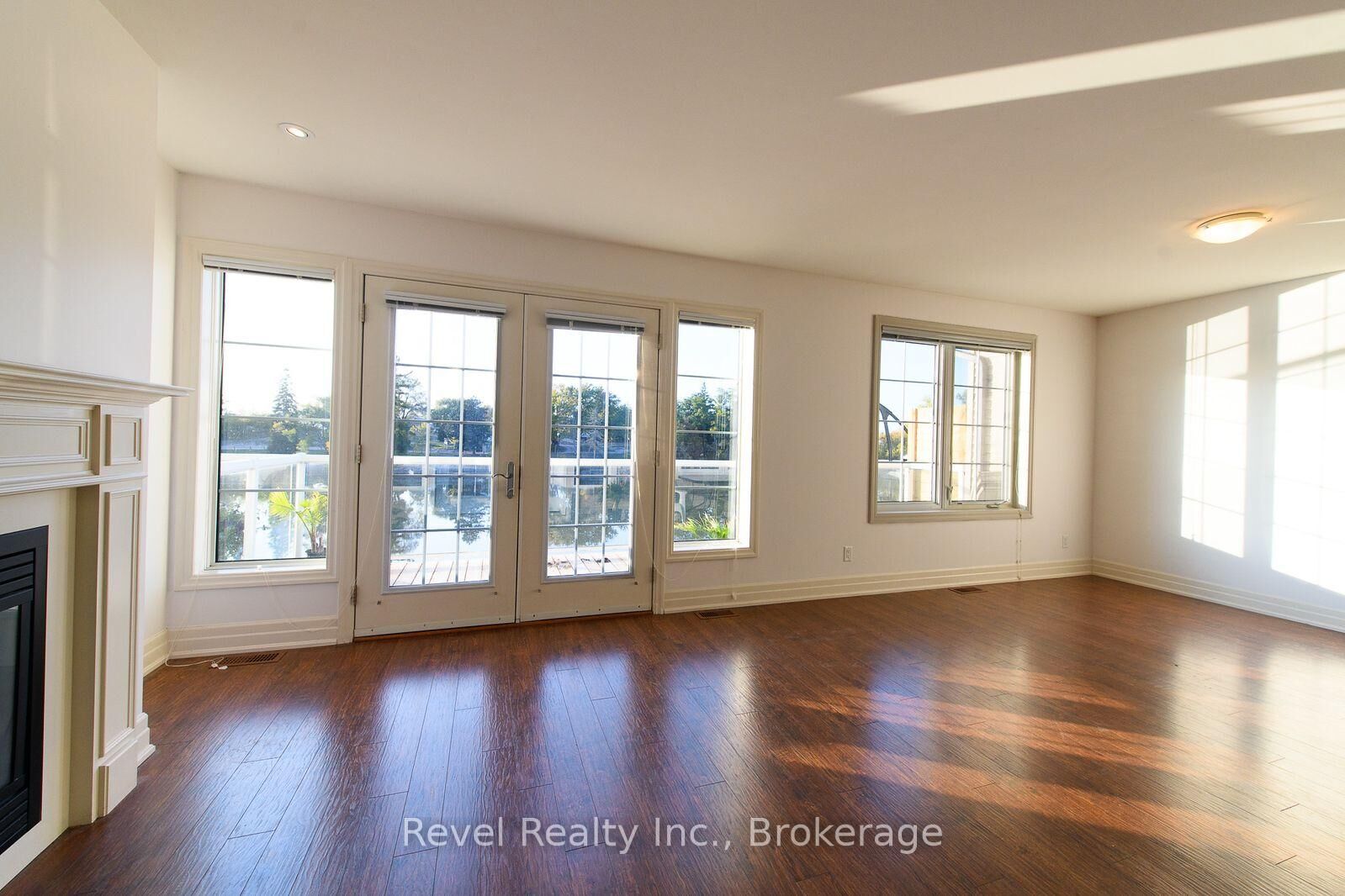 Property Photo: 4-64 River Rd East River Road E 4 ON L9Z 2L1