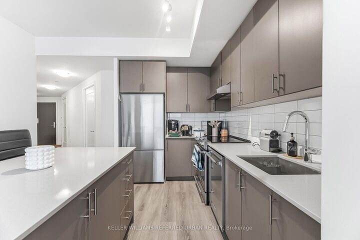 Property Photo: 9000 Jane Street 1115 ON L4K 0M6