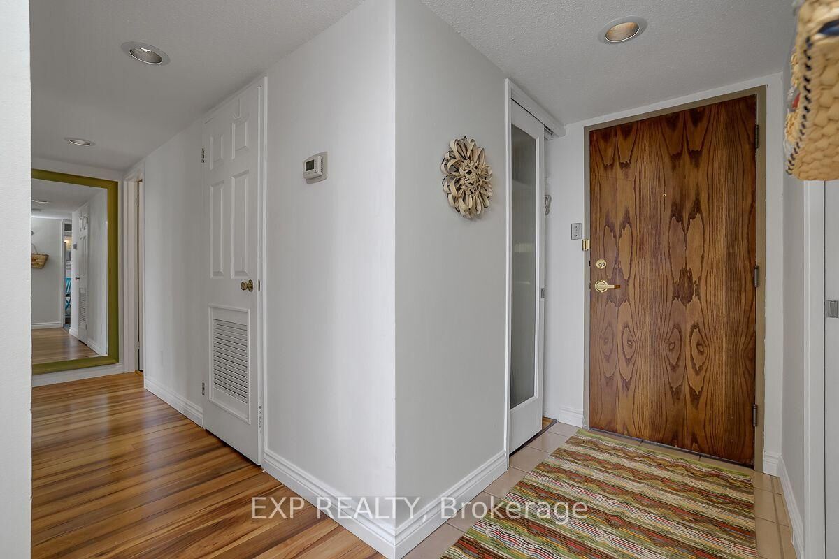 Property Photo:  470 Laurier Street W 1706  ON K1R 7W9 
