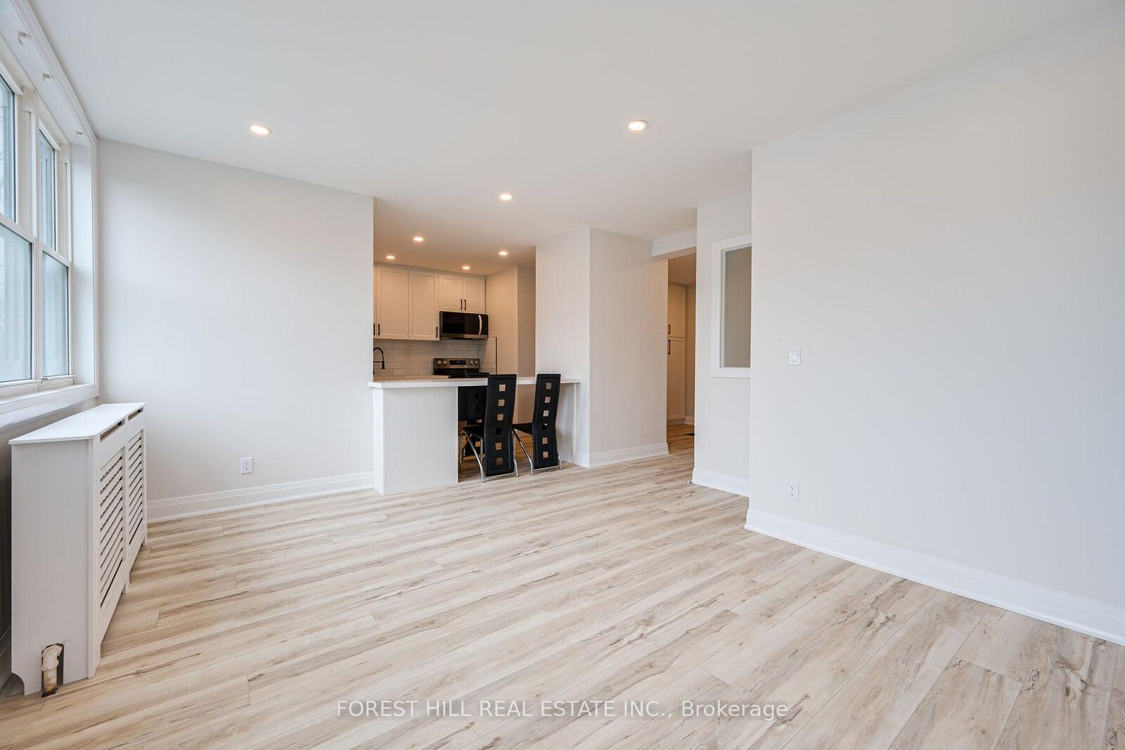 Property Photo: 7725 Yonge Street 2 ON L3T 2C4