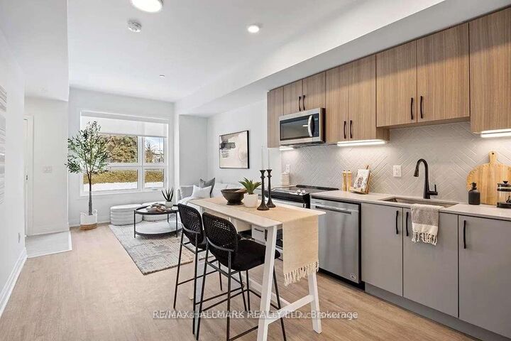 Property Photo: 15 Brenthall Avenue 21 ON M2R 0B3