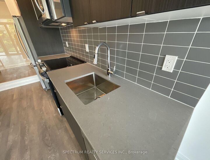 Photo de la propriété:  1461 Lawrence Avenue W 306  ON M6L 0A6 