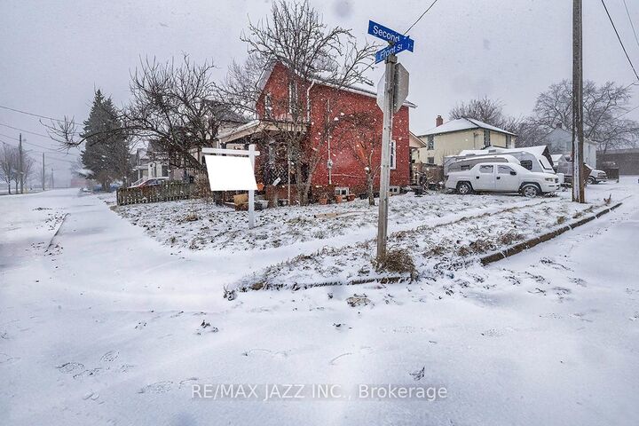 Property Photo: 548 Front Street ON L1H 4V3