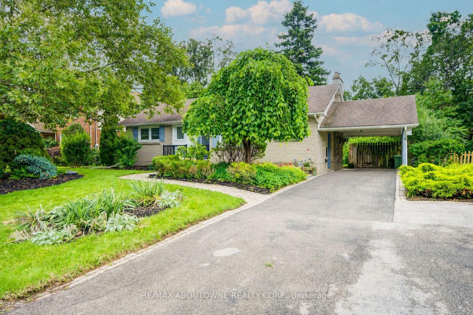 Property Photo: 30 Dale Avenue ON L8G 3L9
