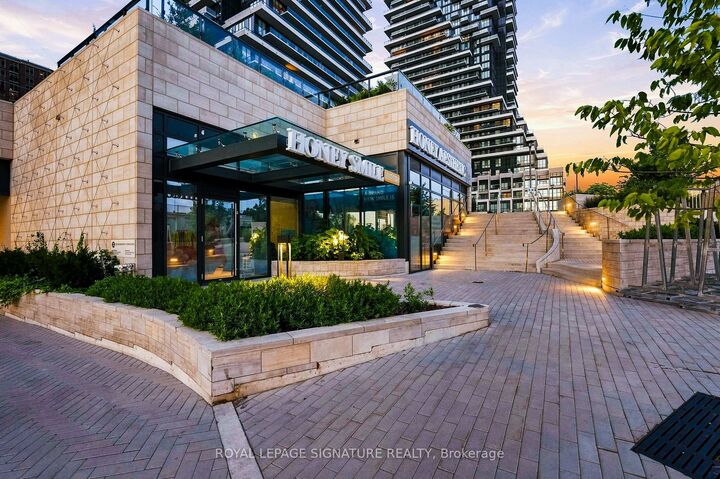 Property Photo:  10 Inn On The Park Drive 2709  ON M3C 0P9 