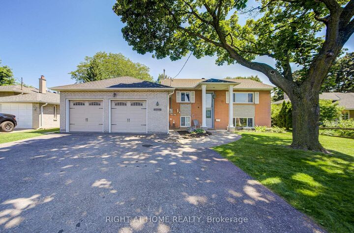 Property Photo: 1600 Boxwood Way ON L5E 2Y1