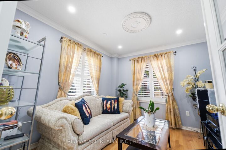 Property Photo: 58 Andriana Crescent ON L6B 0C9