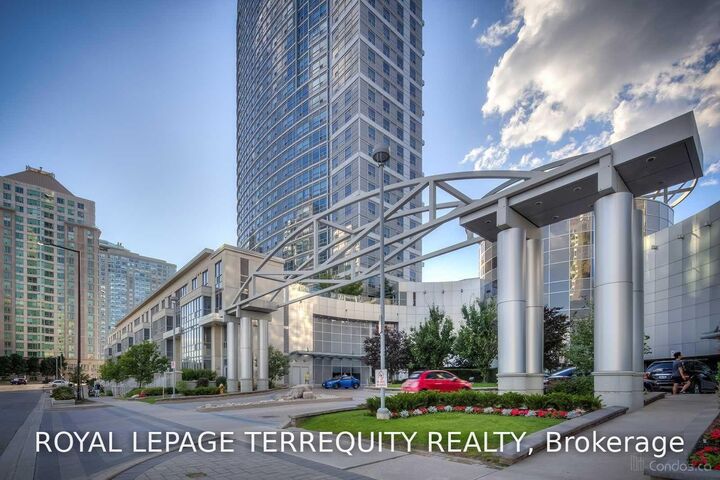 Property Photo:  36 Lee Centre Drive Th108  ON M1H 3K2 