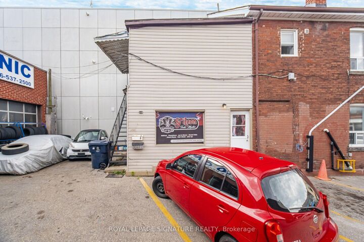Property Photo:  3331 Dundas Street W  ON M6P 2A6 