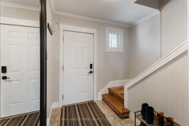 Property Photo:  54 Weir Street S  ON L8K 3A4 