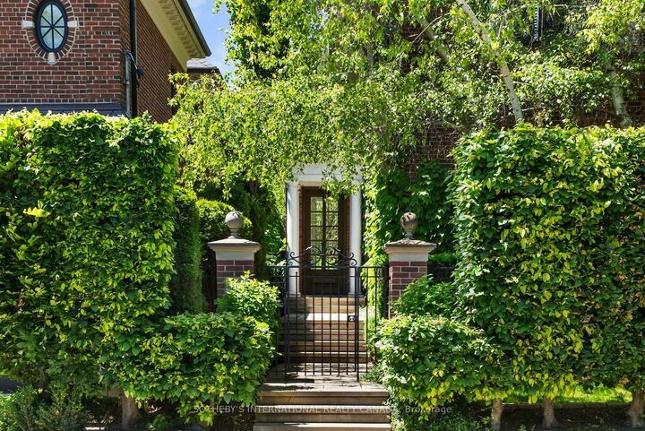 Property Photo: 236 Poplar Plains Road ON M4V 2N7