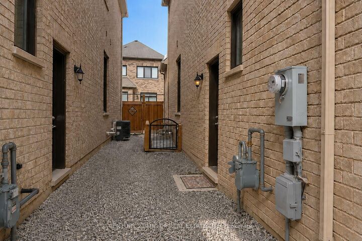 Property Photo:  334 Thimbleweed Court Lower  ON L9E 1T2 