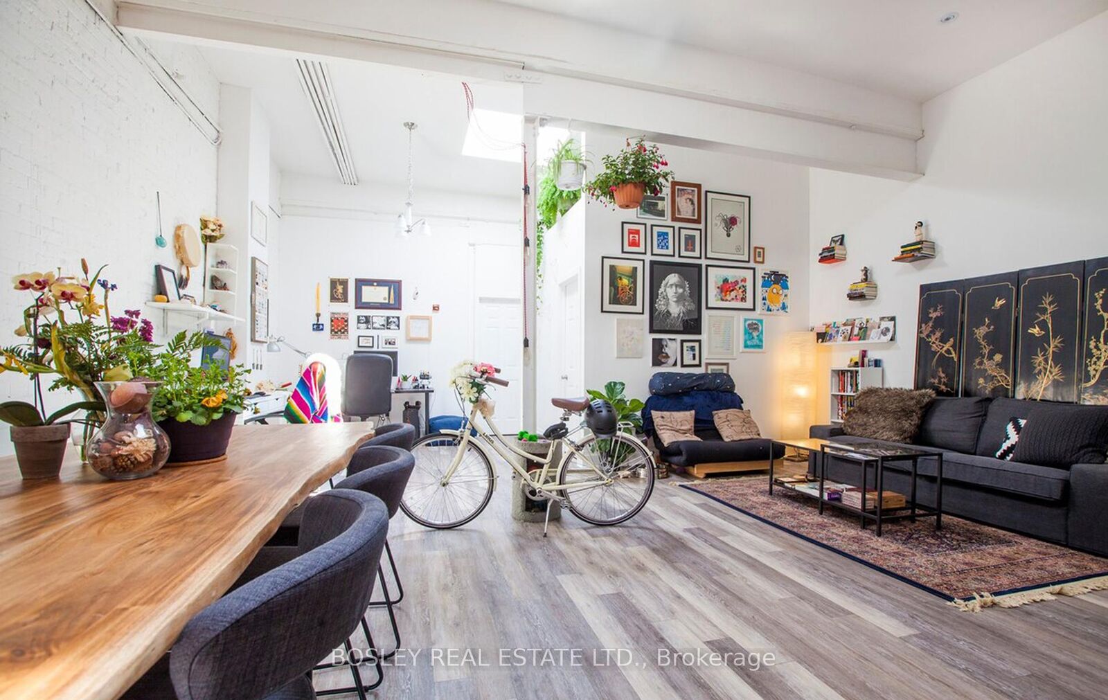Property Photo:  