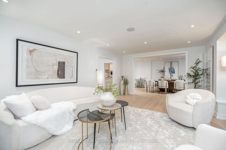 Property Photo: 354 Bessborough Drive ON M4G 3L2