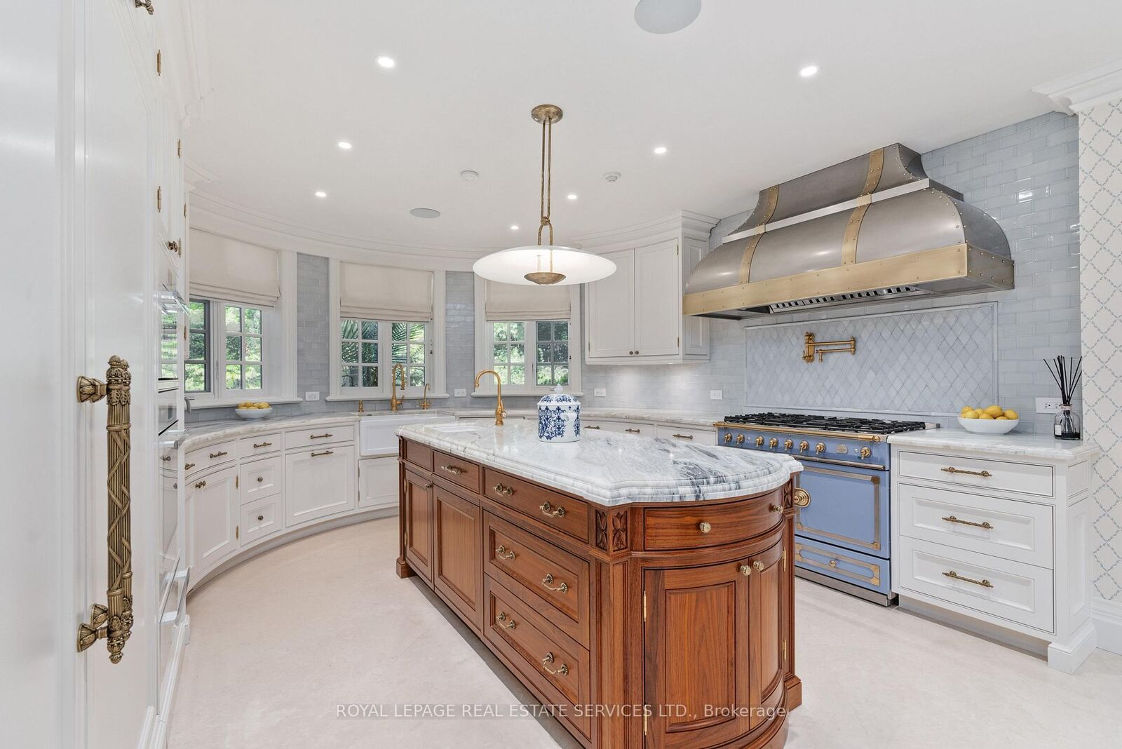 Property Photo: 108 Sandringham Drive ON M3H 1C9