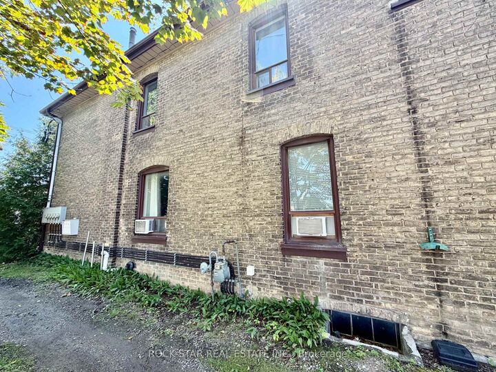 Property Photo: 135 Sherwood Drive ON N3T 1N8