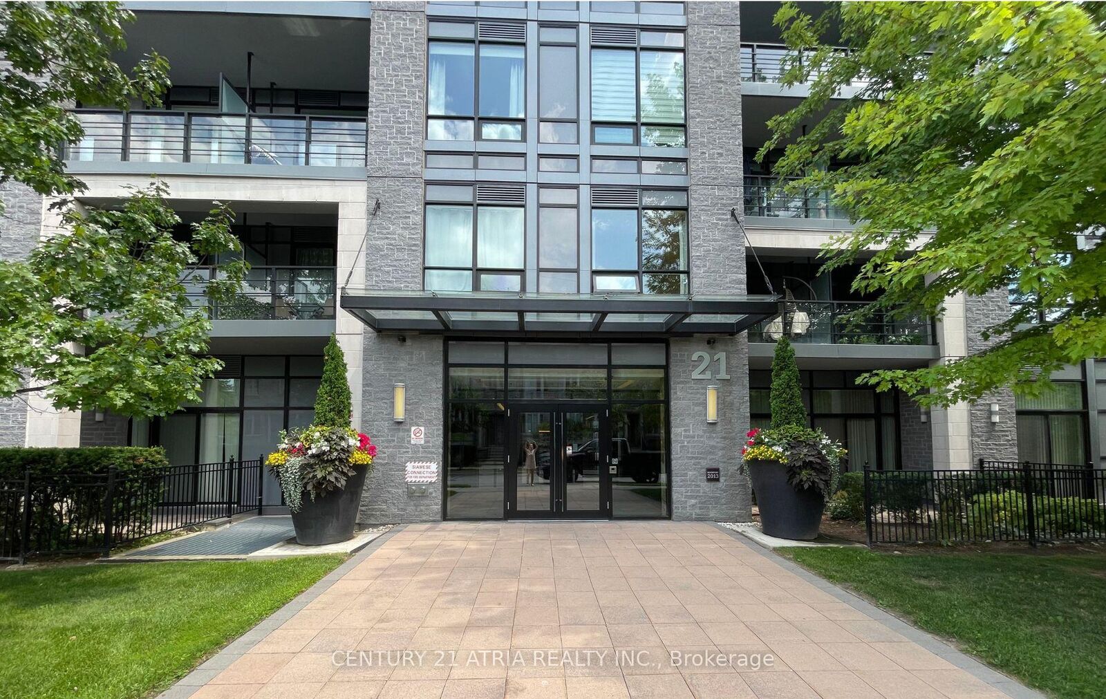 Property Photo: 21 Clairtrell Road 201 ON M2N 0G8