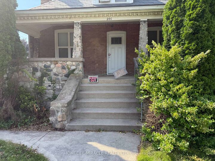 Property Photo:  201 Grand Avenue  ON N7L 1C2 