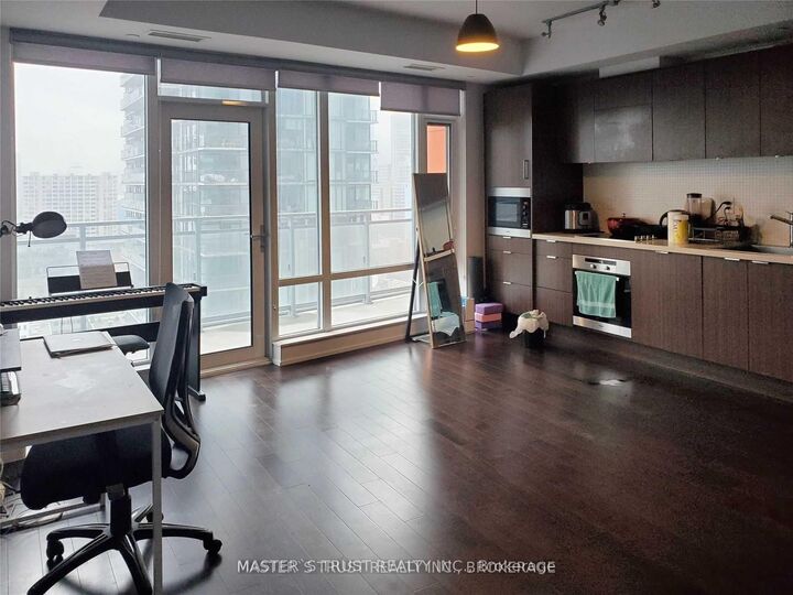 Property Photo:  21 Widmer Street 2005  ON M5V 0B8 