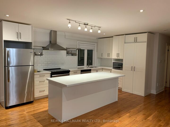 Property Photo: 6 Griggsden Avenue ON M9P 2Z5