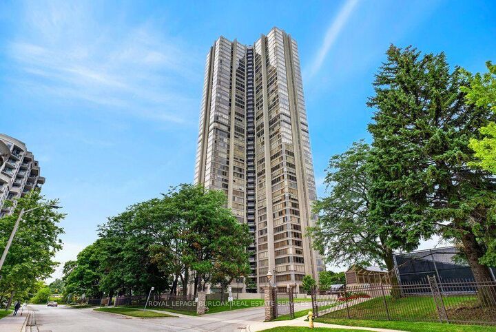 Property Photo: 2045 Lake Shore Boulevard W 2901 ON M8V 2Z6