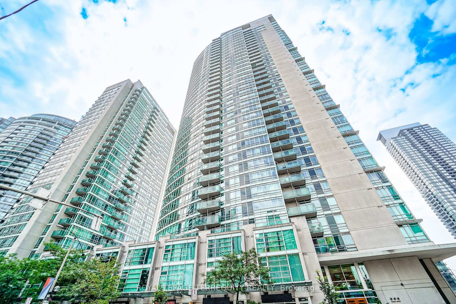 Property Photo: 397 Front Street W 2907 ON M5V 3S1