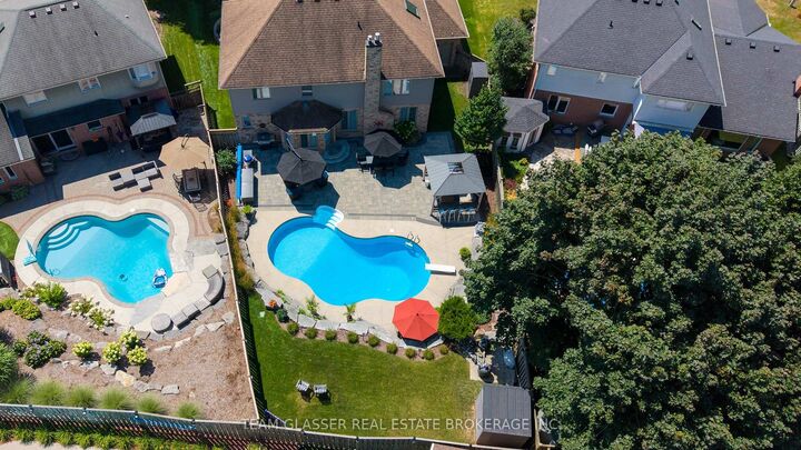 Property Photo: 27 Chestnut Hill ON N6K 4J5